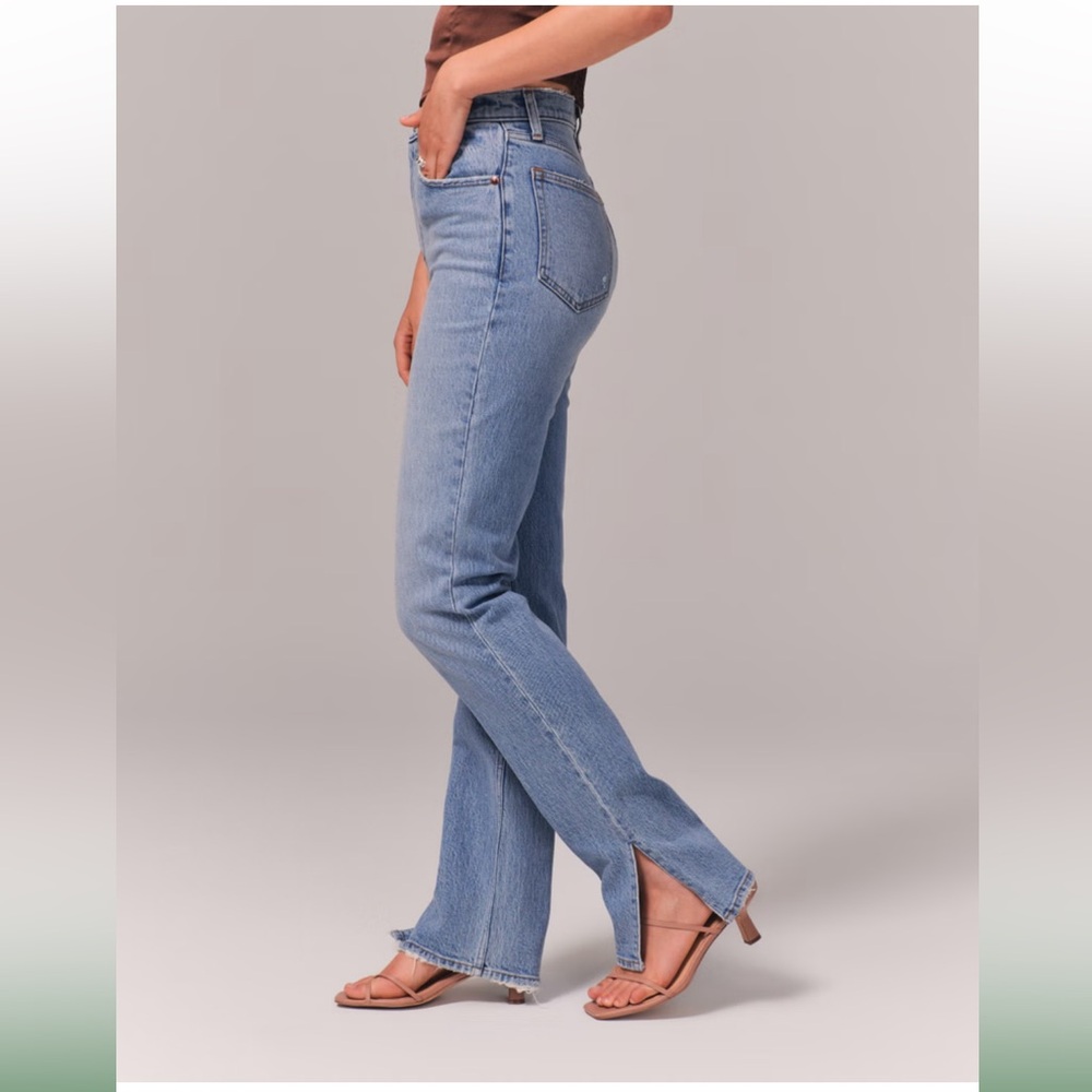 Abercrombie 90’s Straight Ultra High Rise with Split Hem